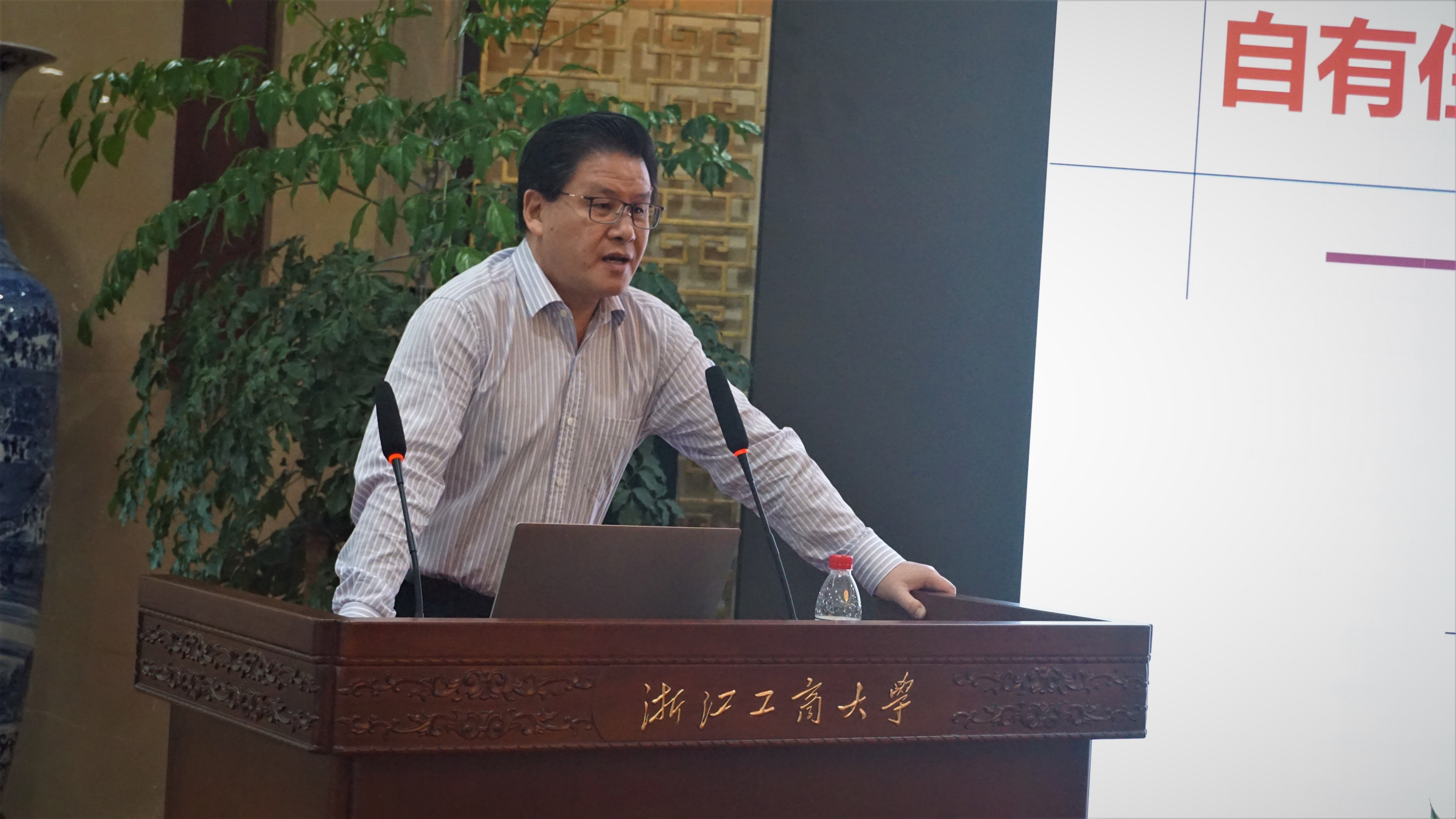 主讲人.jpg 主讲人.jpg